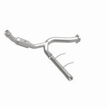 Load image into Gallery viewer, Magnaflow 07-08 Ford Expedition 5.4L Direct Fit Converter
