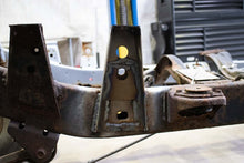 Load image into Gallery viewer, Rust Buster 88-95 Toyota Pickups Middle Raised Bed Mounts- (Left)
