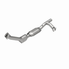 Load image into Gallery viewer, MagnaFlow Conv DF 99-02 Expedition 5.4L 4wd
