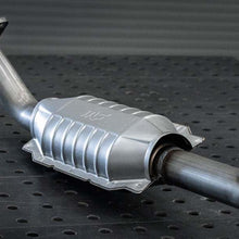 Load image into Gallery viewer, magnaflow-direct-fit-clamshell-design-catalytic-converter-03.jpg
