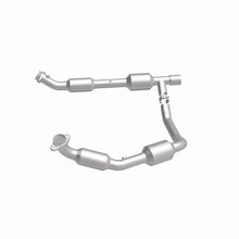 Load image into Gallery viewer, MagnaFlow Conv Direct Fit 05-06 Ford E-350 Super Duty 5.4L

