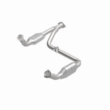 Load image into Gallery viewer, MagnaFlow Conv DF 00-01Tahoe/Yukon V8 5.7L
