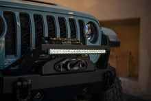 Load image into Gallery viewer, DV8 Offroad 20in Halo Elite Single Row Light Bar with Accent Light - White/Amber
