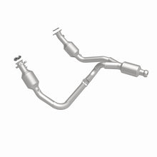 Load image into Gallery viewer, Magnaflow 14-15 Chevrolet Silverado 1500 5.3L Direct-Fit Catalytic Converter
