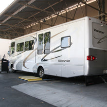 Load image into Gallery viewer, Banks Power GBE49494 Banks Power 06-10 Ford 6.8 MH-A (R-Exit) PowerPack System W/AutoMind
