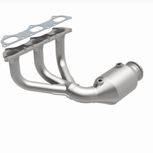 Load image into Gallery viewer, MagnaFlow Exhaust Products Catalytic Converter with Integrated Exhaust Manifold MagnaFlow Exhaust Products Catalytic Converter with Integrated Exhaust Manifold 22-201
