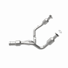 Load image into Gallery viewer, Magnaflow 15-16 Cadillac Escalade 6.2L Direct Fit Converter
