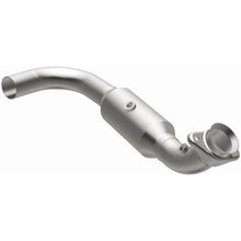 Load image into Gallery viewer, Magnaflow 07-08 Ford Expedition 5.4L Direct Fit Converter

