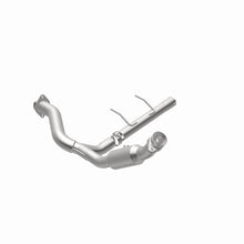 Load image into Gallery viewer, Magnaflow 07-08 Ford Expedition 5.4L Direct Fit Converter
