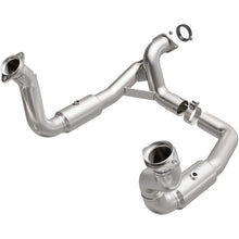 Load image into Gallery viewer, Magnaflow 11-17 Ford F-250 Super Duty 6.2L Direct Fit Converter
