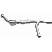Load image into Gallery viewer, MagnaFlow Conv DF 00-01 Ford F-150 4.6L 2wd
