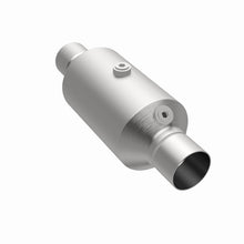 Load image into Gallery viewer, Magnaflow 2.50 w/dual O2 5in. Spun Universal Converter
