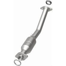 Load image into Gallery viewer, Magnaflow Catalytic Converter Direct Fit Magnaflow 11-13 Nissan Juke 1.6L Direct Fit Converter
