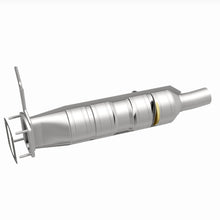 Load image into Gallery viewer, Magnaflow Catalytic Converter Direct Fit MagnaFlow 09-17 Ford F53 V10 6.8L Underbody Direct Fit Catalytic Converter
