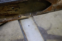 Load image into Gallery viewer, Rust Buster 01-10 GM Pickup Front Cab Mount
