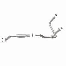 Load image into Gallery viewer, MagnaFlow Conv DF 00-05 Blazer 4WD 4.3L
