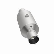 Load image into Gallery viewer, Magnaflow 2.50 w/dual O2 5in. Spun Universal Converter
