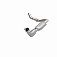 Load image into Gallery viewer, MagnaFlow Conv DF 99-02 Expedition 5.4L 4wd
