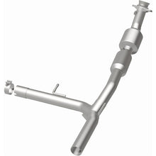 Load image into Gallery viewer, Magnaflow Catalytic Converter Direct Fit Magnaflow 04-05 Ford F-150 5.4L Direct Fit Converter

