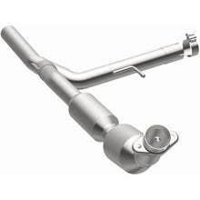 Load image into Gallery viewer, Magnaflow Catalytic Converter Direct Fit Magnaflow 04-05 Ford F-150 5.4L Direct Fit Converter
