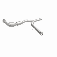 Load image into Gallery viewer, Magnaflow Catalytic Converter Direct Fit Magnaflow 04-05 Ford F-150 5.4L Direct Fit Converter
