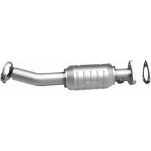 Load image into Gallery viewer, Magnaflow Catalytic Converter Direct Fit Magnaflow 04-05 Suzuki Forenza 2.0L Direct Fit Converter

