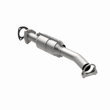 Load image into Gallery viewer, Magnaflow Catalytic Converter Direct Fit Magnaflow 04-05 Suzuki Forenza 2.0L Direct Fit Converter
