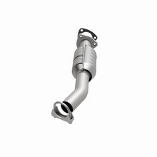 Load image into Gallery viewer, Magnaflow Catalytic Converter Direct Fit Magnaflow 04-05 Suzuki Forenza 2.0L Direct Fit Converter
