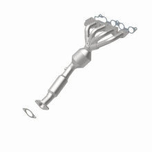 Load image into Gallery viewer, Magnaflow Catalytic Converter Direct Fit Magnaflow 05-06 Ford Focus 2.0L Direct Fit Converter
