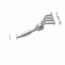 Load image into Gallery viewer, Magnaflow Catalytic Converter Direct Fit Magnaflow 05-06 Ford Focus 2.0L Direct Fit Converter
