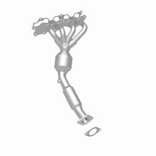 Load image into Gallery viewer, Magnaflow Catalytic Converter Direct Fit Magnaflow 05-06 Ford Focus 2.0L Direct Fit Converter
