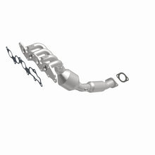 Load image into Gallery viewer, Magnaflow Catalytic Converter Direct Fit Magnaflow 05-06 Ford Focus 2.0L Direct Fit Converter
