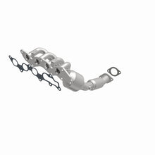 Load image into Gallery viewer, Magnaflow Catalytic Converter Direct Fit Magnaflow 05-06 Ford Focus 2.0L Direct Fit Converter
