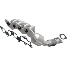 Load image into Gallery viewer, Magnaflow Catalytic Converter Direct Fit Magnaflow 05-06 Ford Focus 2.0L Direct Fit Converter
