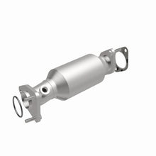 Load image into Gallery viewer, Magnaflow Catalytic Converter Direct Fit Magnaflow 05-06 Nissan Pathfinder 4.0L Direct Fit Converter
