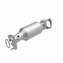Load image into Gallery viewer, Magnaflow Catalytic Converter Direct Fit Magnaflow 05-06 Nissan Pathfinder 4.0L Direct Fit Converter
