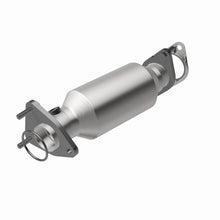 Load image into Gallery viewer, Magnaflow Catalytic Converter Direct Fit Magnaflow 05-06 Nissan Pathfinder 4.0L Direct Fit Converter
