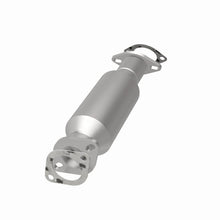 Load image into Gallery viewer, Magnaflow Catalytic Converter Direct Fit Magnaflow 06-08 Hyundai Sonata 2.4L Direct Fit Converter
