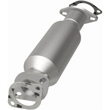 Load image into Gallery viewer, Magnaflow Catalytic Converter Direct Fit Magnaflow 06-08 Hyundai Sonata 2.4L Direct Fit Converter
