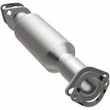 Load image into Gallery viewer, Magnaflow Catalytic Converter Direct Fit Magnaflow 06-08 Hyundai Sonata 2.4L Direct Fit Converter
