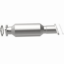 Load image into Gallery viewer, Magnaflow Catalytic Converter Direct Fit Magnaflow 06-08 Hyundai Sonata 2.4L Direct Fit Converter
