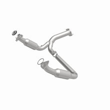 Load image into Gallery viewer, Magnaflow Catalytic Converter Direct Fit Magnaflow 07-08 Chevrolet Silverado 1500 4.3L Direct Fit Converter
