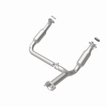 Load image into Gallery viewer, Magnaflow Catalytic Converter Direct Fit Magnaflow 07-08 Chevrolet Silverado 1500 4.3L Direct Fit Converter
