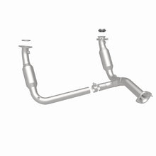 Load image into Gallery viewer, Magnaflow Catalytic Converter Direct Fit Magnaflow 07-08 Chevrolet Silverado 1500 4.3L Direct Fit Converter
