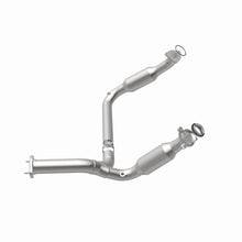 Load image into Gallery viewer, Magnaflow Catalytic Converter Direct Fit Magnaflow 07-08 Chevrolet Silverado 1500 4.3L Direct Fit Converter
