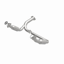 Load image into Gallery viewer, Magnaflow Catalytic Converter Direct Fit Magnaflow 07-08 Chevrolet Silverado 1500 4.3L Direct Fit Converter
