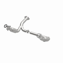Load image into Gallery viewer, Magnaflow Catalytic Converter Direct Fit Magnaflow 07-08 Chevrolet Silverado 1500 4.3L Direct Fit Converter
