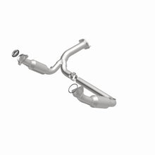 Load image into Gallery viewer, Magnaflow Catalytic Converter Direct Fit Magnaflow 07-08 Chevrolet Silverado 1500 4.3L Direct Fit Converter
