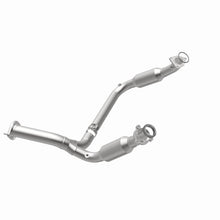 Load image into Gallery viewer, Magnaflow Catalytic Converter Direct Fit Magnaflow 07-08 Chevrolet Silverado 1500 4.3L Direct Fit Converter

