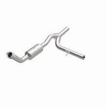 Load image into Gallery viewer, Magnaflow Catalytic Converter Direct Fit Magnaflow 07-08 Ford F-150 4.6L Direct Fit Converter
